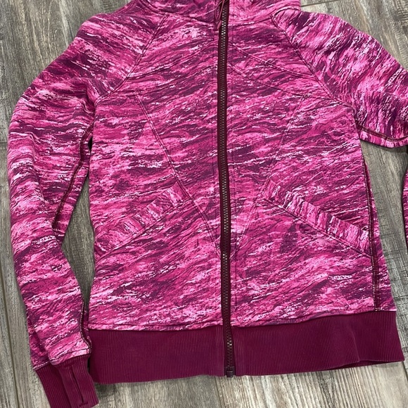 Ivivva Lululemon zipper jacket with hood - Picture 2 of 6